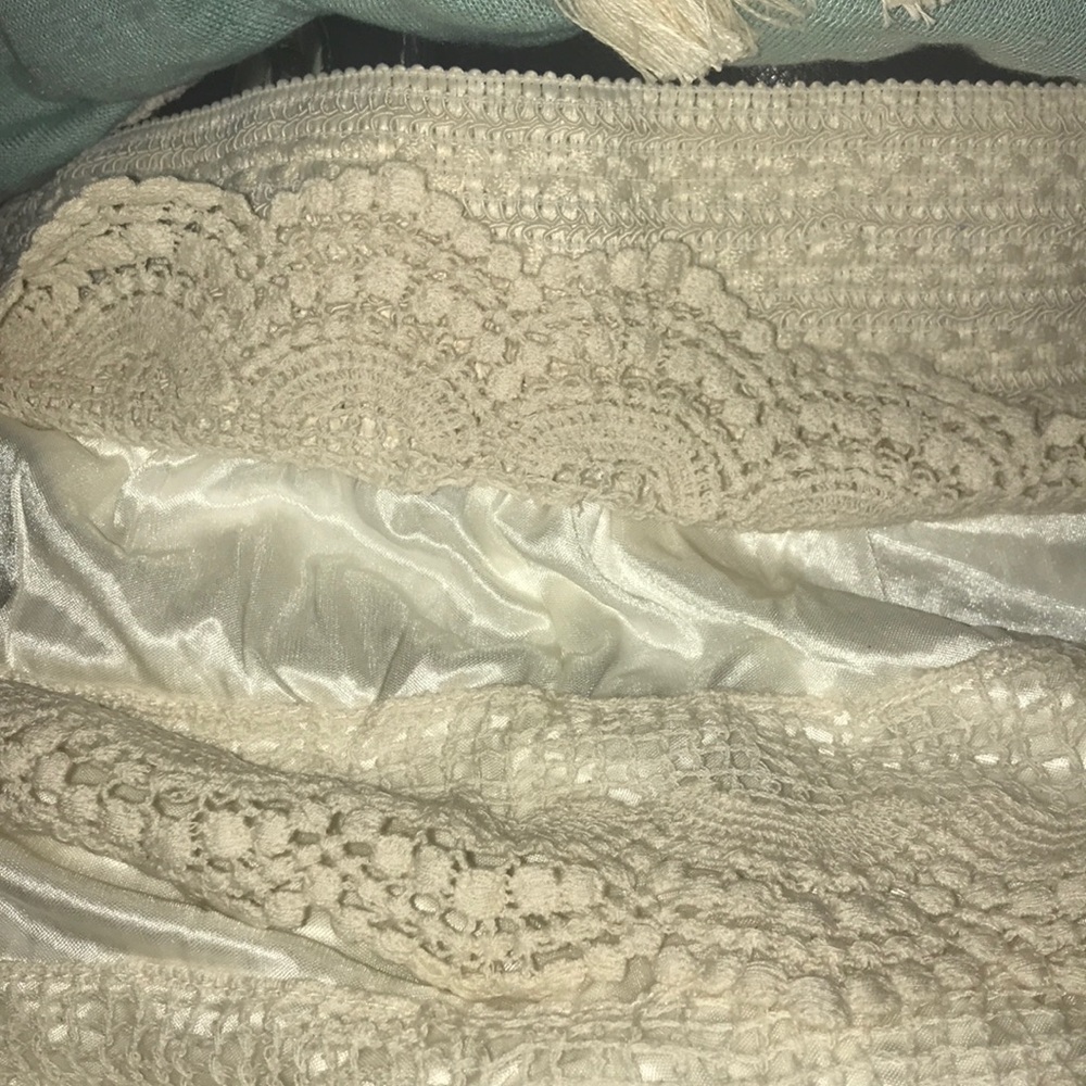 πLayers of ruffels-IVORY shorts! - Picture 7 of 7
